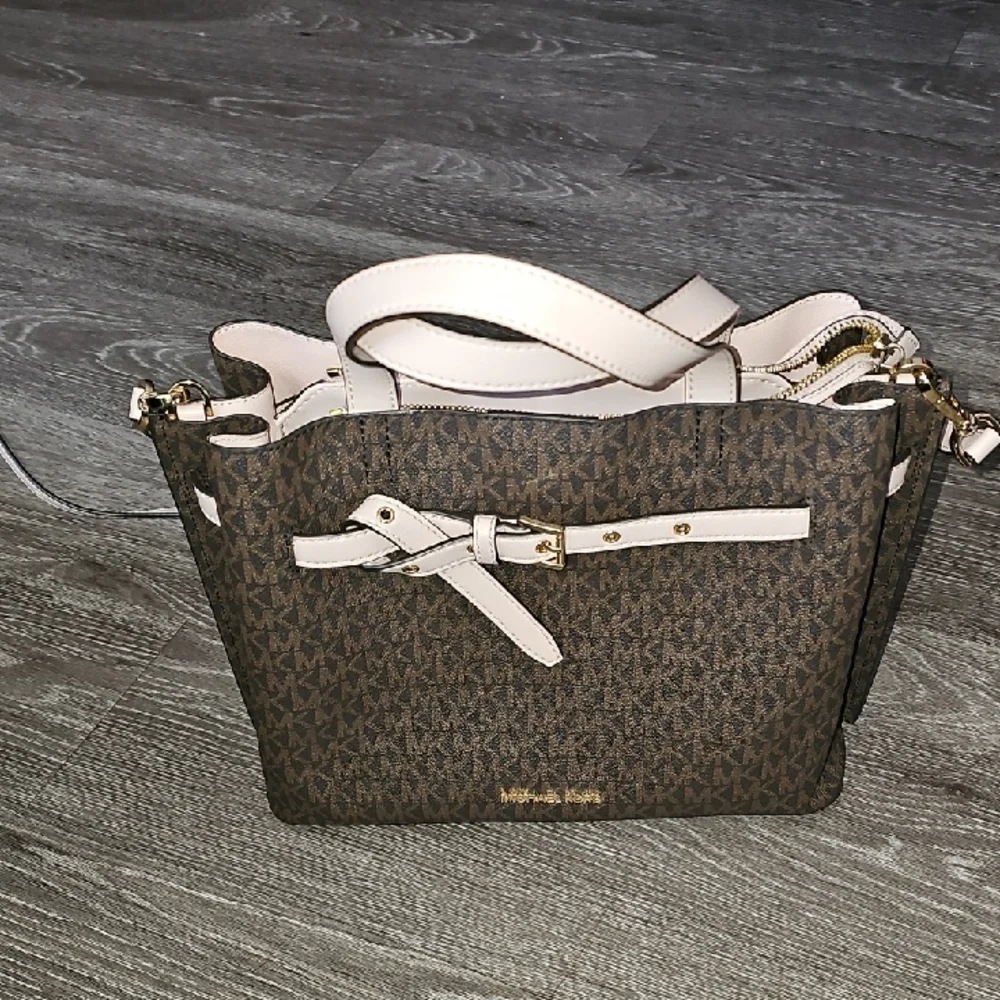 MICHAEL KORS Brown & Light Pink Handbag. Like New Condition. Gold Accents